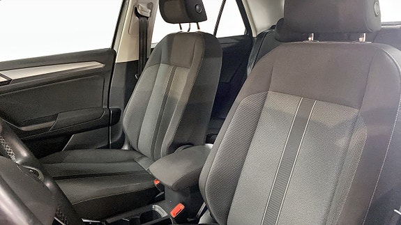 Volkswagen T-Roc 8 of 12