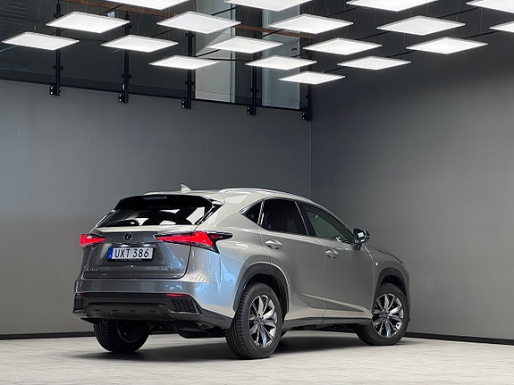 Lexus NX300h 2 of 5