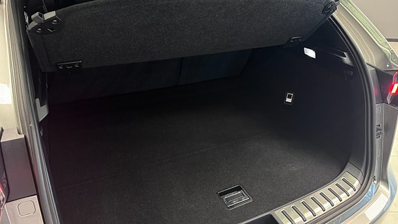 Lexus NX300h 17 of 21