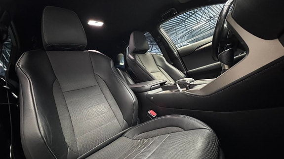 Lexus NX300h 8 of 21