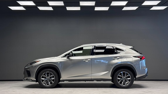 Lexus NX300h 5 of 5