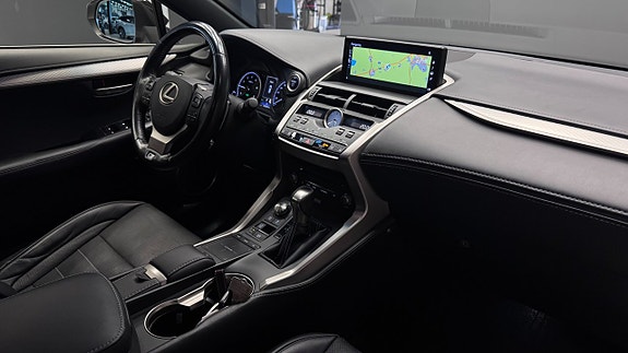 Lexus NX300h 7 of 21