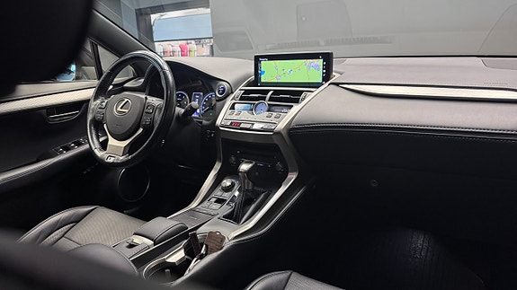 Lexus NX300h 12 of 21
