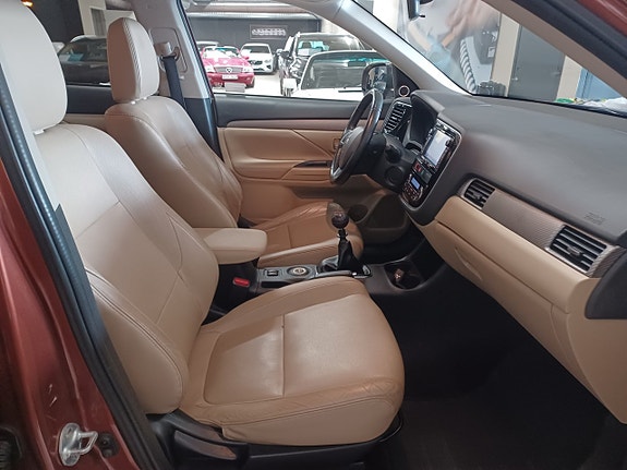 Mitsubishi Outlander 8 of 18