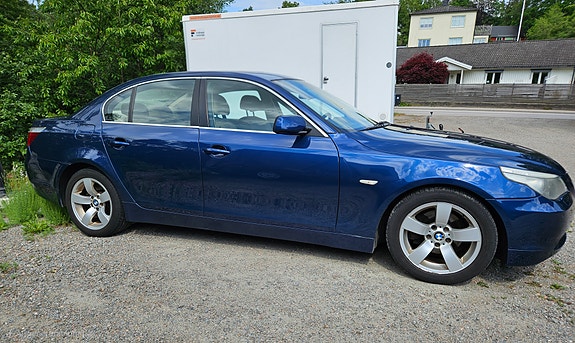 BMW 520i 3 of 5