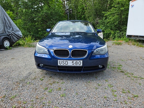 BMW 520i 2 of 5