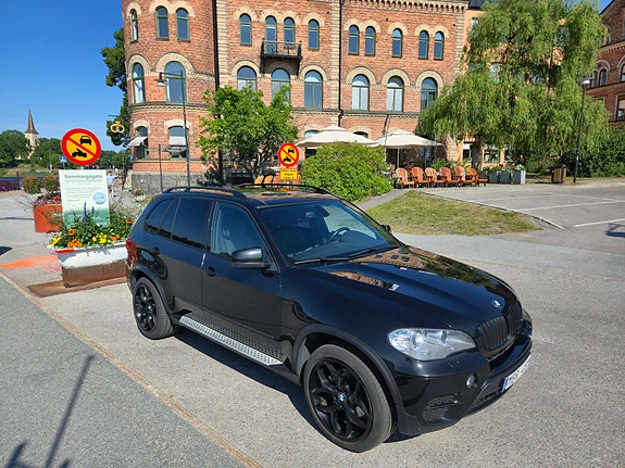 BMW X5 2 of 5