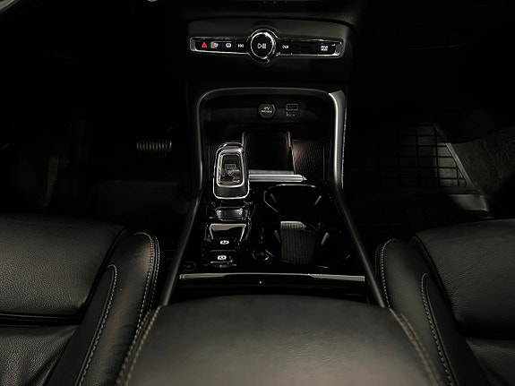 Volvo XC40 17 of 30