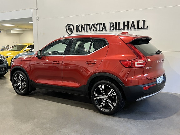 Volvo XC40 2 of 5