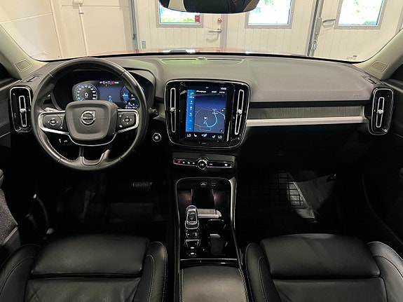 Volvo XC40 15 of 30
