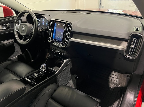 Volvo XC40 14 of 30