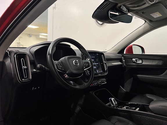 Volvo XC40 6 of 30