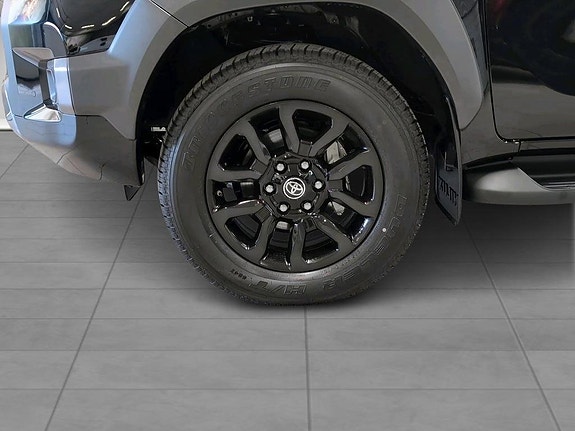Toyota HiLux 3 of 5