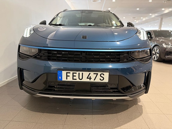 Lynk & Co 01 2 of 5