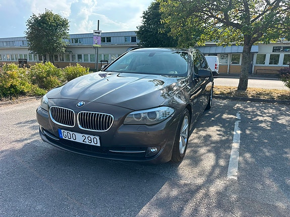 BMW 520d 2 of 5