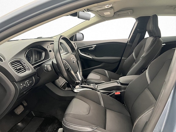 Volvo V40 12 of 30
