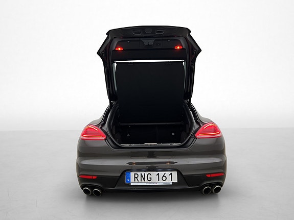 Porsche Panamera 4S 10 of 30