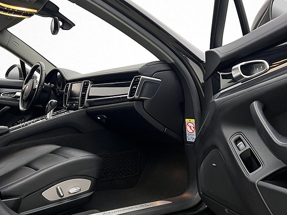 Porsche Panamera 4S 16 of 30