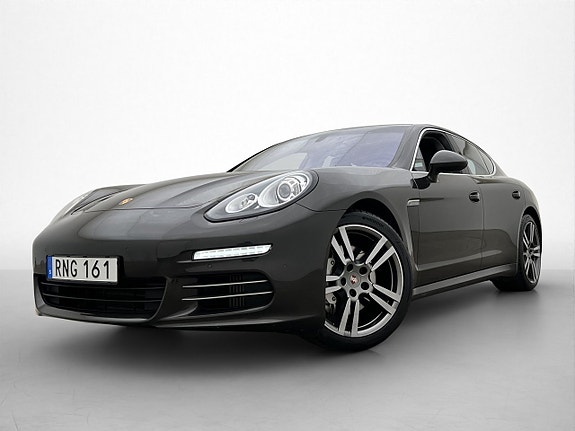 Porsche Panamera 4S 10 of 30
