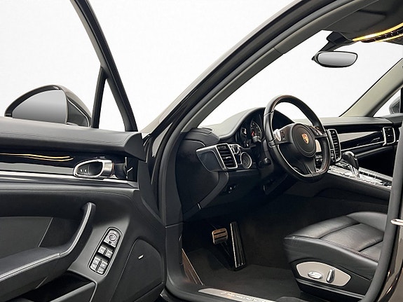 Porsche Panamera 4S 11 of 30