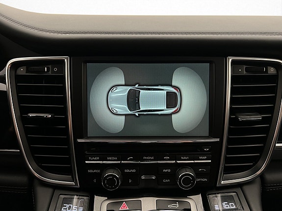 Porsche Panamera 4S 28 of 30