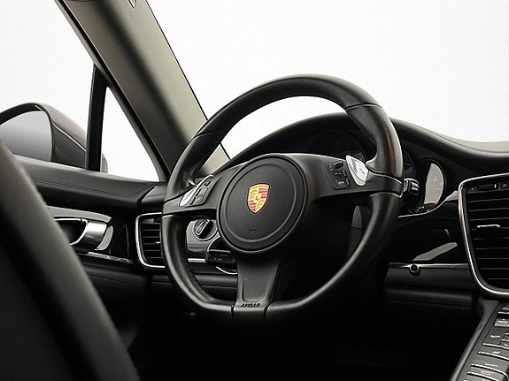 Porsche Panamera 4S 18 of 30