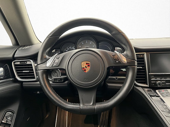 Porsche Panamera 4S 14 of 30