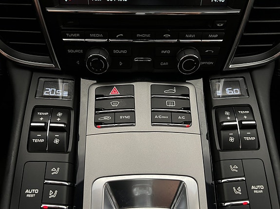 Porsche Panamera 4S 29 of 30