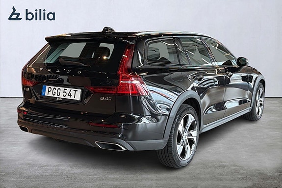Volvo V60 Cross Country 4 of 5