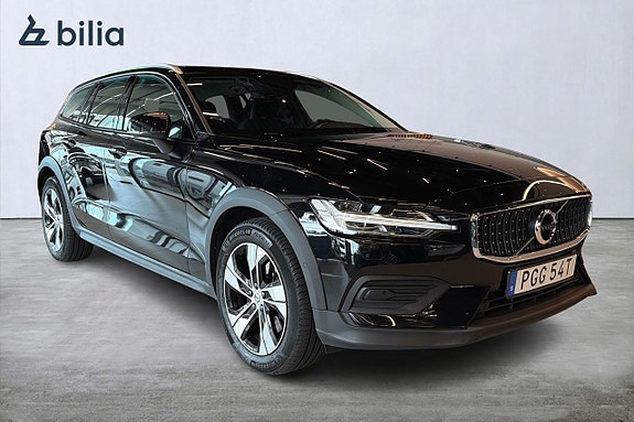 Volvo V60 Cross Country 2 of 5