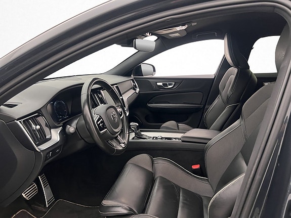 Volvo V60 11 of 30