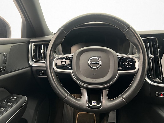 Volvo V60 13 of 30