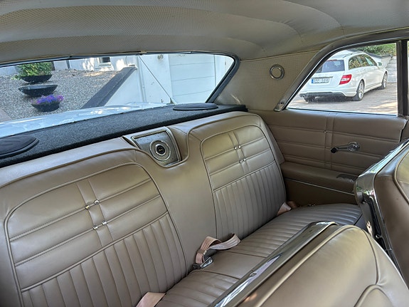 Chevrolet Impala 3 of 5