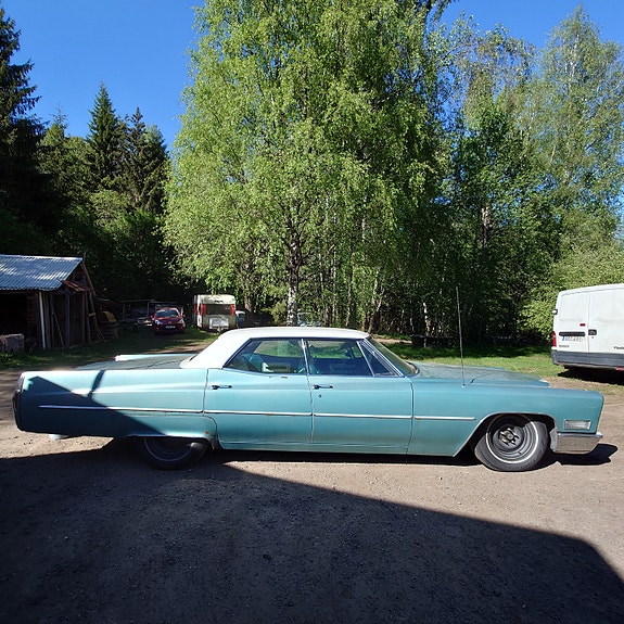 Cadillac Hardtop 3 of 5