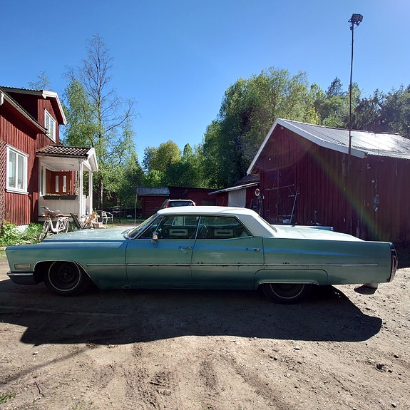 Cadillac Hardtop 2 of 5