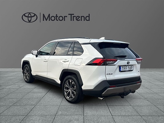 Toyota RAV4 2 of 5