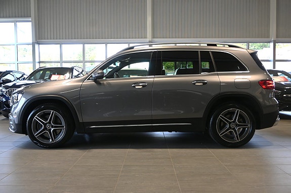 Mercedes-Benz GLB220 d 2 of 23