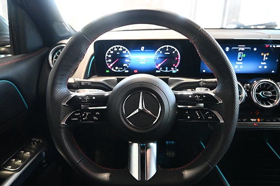 Mercedes-Benz GLB220 d 17 of 23