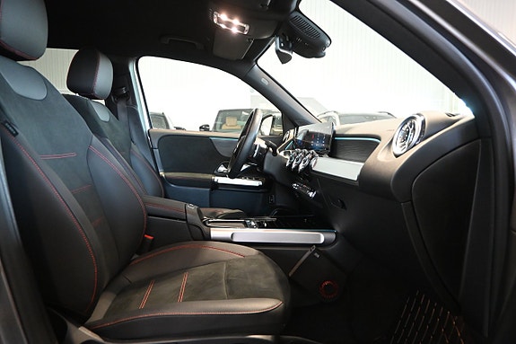 Mercedes-Benz GLB220 d 10 of 23