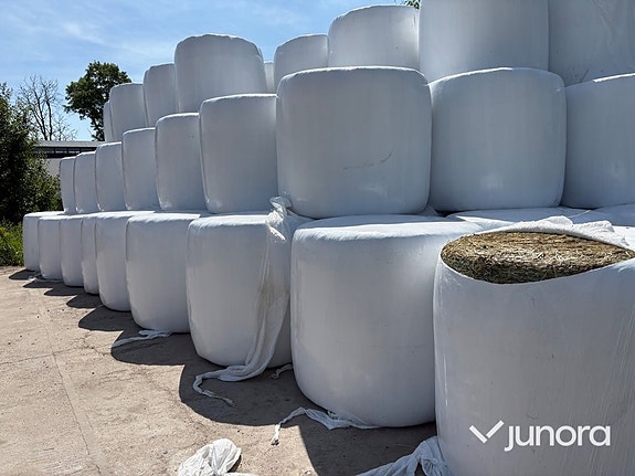 125 st ensilagebalar – 8 lager plast – Nyskördade 4 of 7