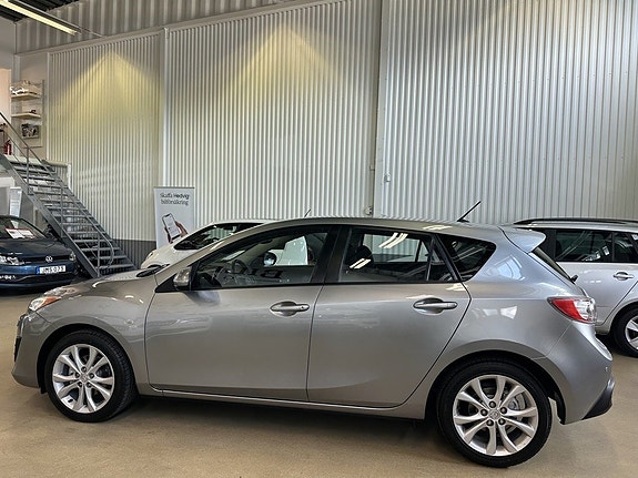 Mazda 3 4 of 5