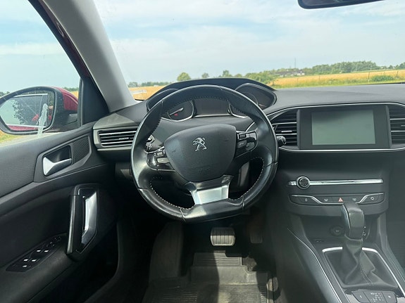 Peugeot 308 SW 9 of 13