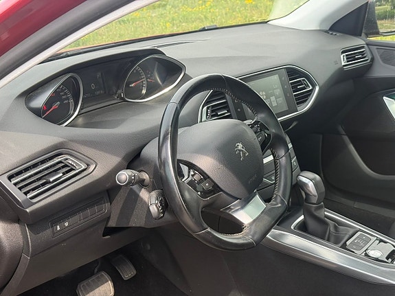 Peugeot 308 SW 10 of 13