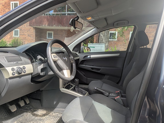 Opel Astra 12 of 16