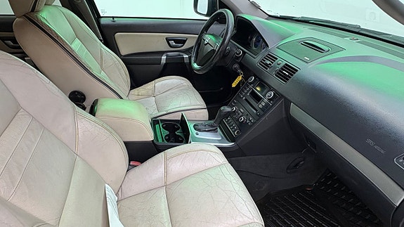 Volvo XC90 12 of 20