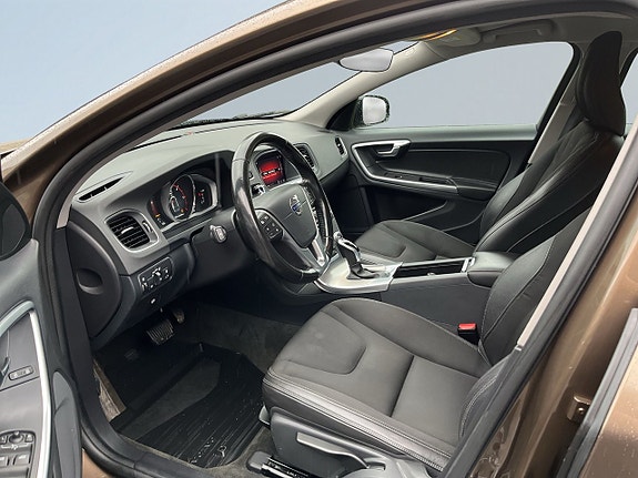 Volvo V60 Cross Country 7 of 18