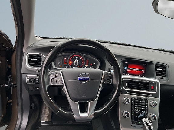 Volvo V60 Cross Country 9 of 18