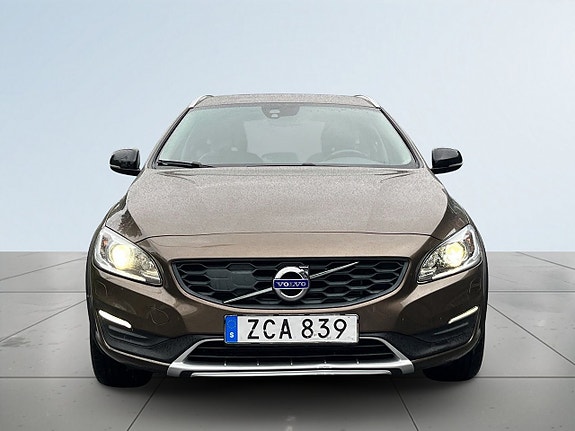 Volvo V60 Cross Country 2 of 18