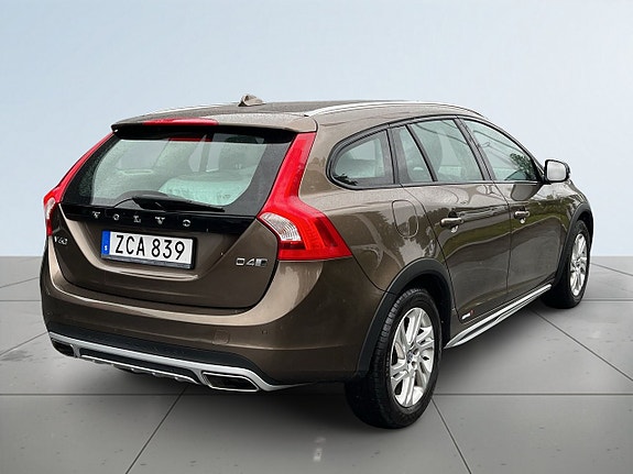 Volvo V60 Cross Country 6 of 18