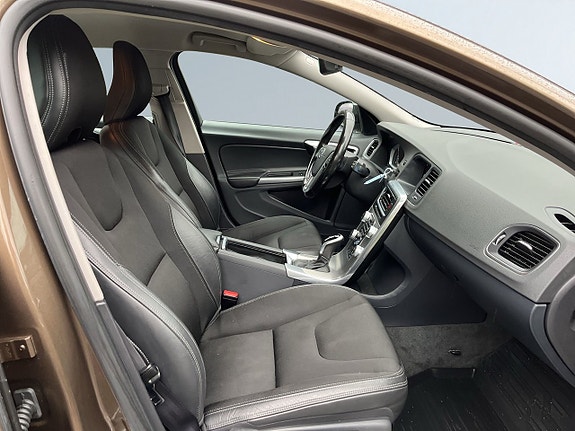Volvo V60 Cross Country 10 of 18
